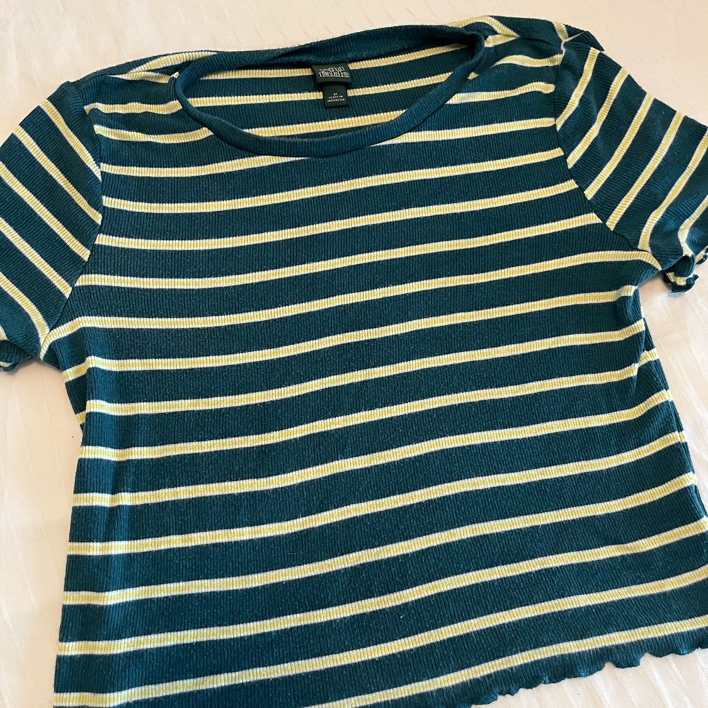 Green/ yellow striped crop